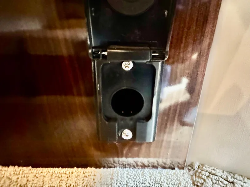 Slide: The Image of Sea Ray Sundancer 350 Coupe 2017 - 63