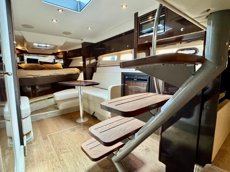 Slide: The Image of Sea Ray Sundancer 350 Coupe 2017 - 65