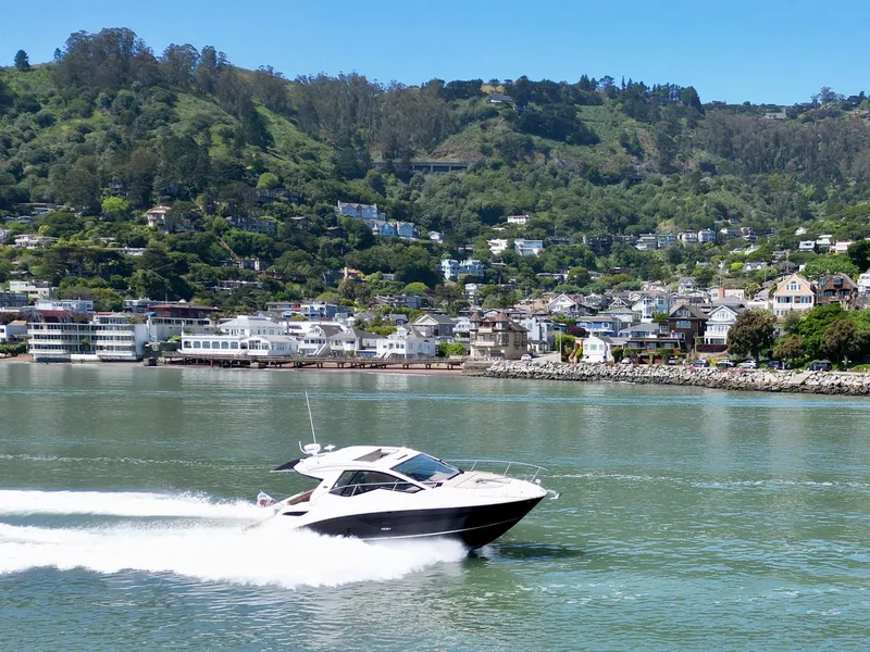 Slide: The Image of Sea Ray Sundancer 350 Coupe 2017 - 67