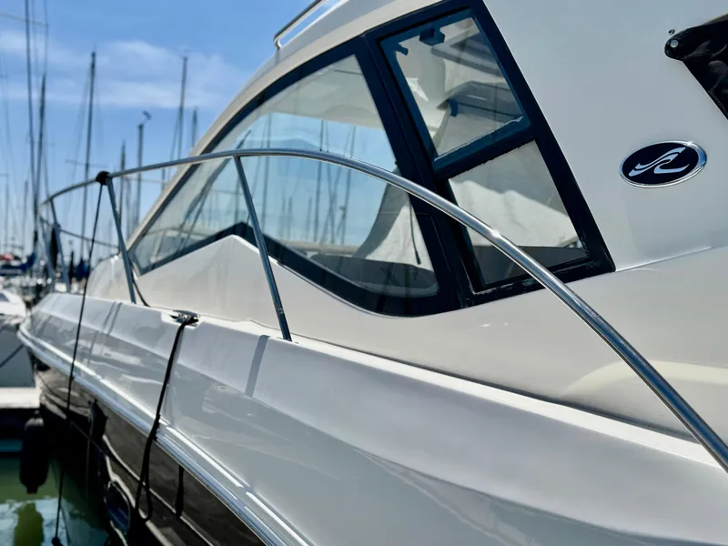 Slide: The Image of Sea Ray Sundancer 350 Coupe 2017 - 70