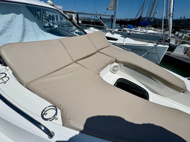 Slide: The Image of Sea Ray Sundancer 350 Coupe 2017 - 73