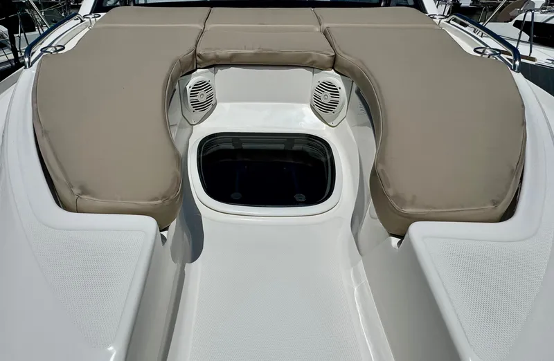 Slide: The Image of Sea Ray Sundancer 350 Coupe 2017 - 74