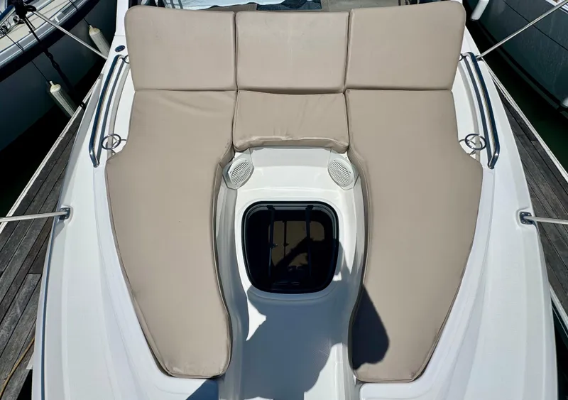 Slide: The Image of Sea Ray Sundancer 350 Coupe 2017 - 75