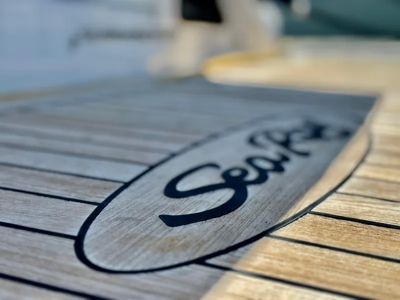 Slide: The Image of Sea Ray Sundancer 350 Coupe 2017 - 78