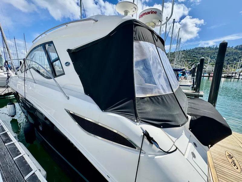 Slide: The Image of Sea Ray Sundancer 350 Coupe 2017 - 79