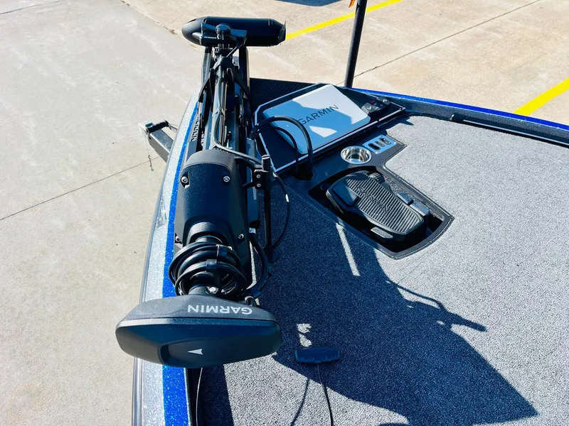 Slide: The Image of 2025 Ranger Z520R Cup-Equipped boat with Garmin trolling motor and control panel. - 10