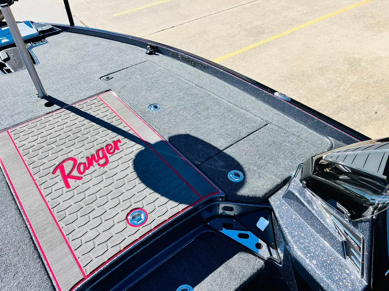 Slide: The Image of 2025 Ranger Z520R Cup-Equipped boat deck with logo and textured mat. - 20