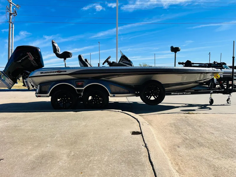 Slide: The Image of 2025 Ranger Z520R Cup-Equipped boat on trailer, side view, under clear blue sky. - 3