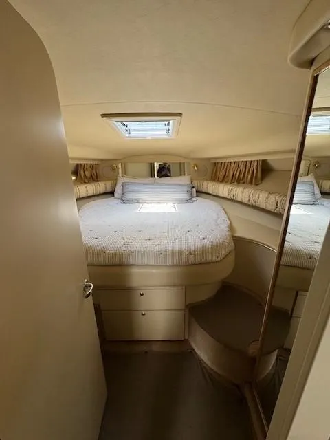 Slide: The Image of 1998 Sea Ray 400 Sundancer cabin with cozy bed and skylight. - 51