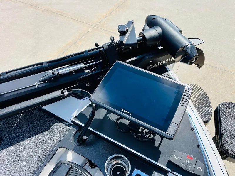 Slide: The Image of 2025 Ranger Z521R Cup-Equipped boat with Garmin navigation system and control panel. - 16