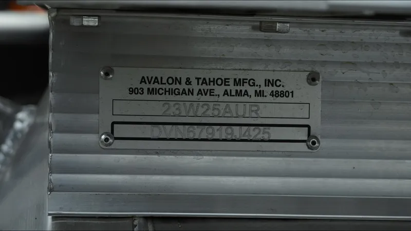 Slide: The Image of Metal plate on Tahoe Pontoon Aura 2185, 2025 model, with manufacturer details. - 6