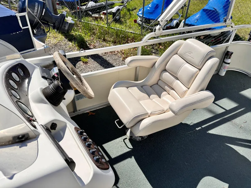 Slide: The Image of Bennington 2250 Pontoon 2000 - 5
