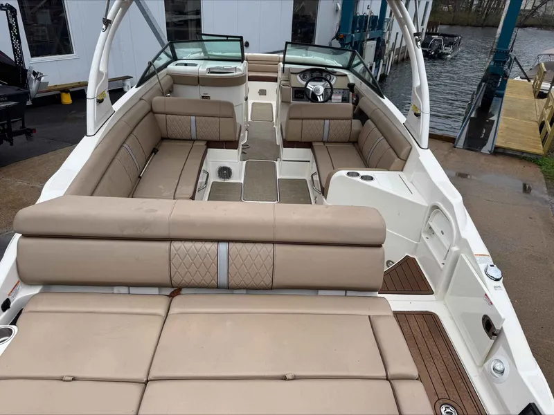 Slide: The Image of Sea Ray SDX 270 2017 - 10