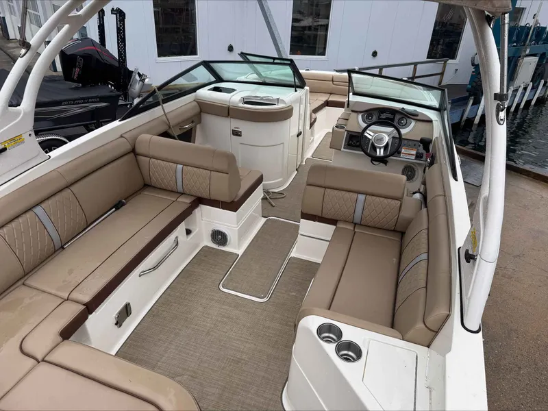 Slide: The Image of Sea Ray SDX 270 2017 - 11