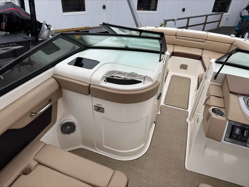 Slide: The Image of Sea Ray SDX 270 2017 - 12