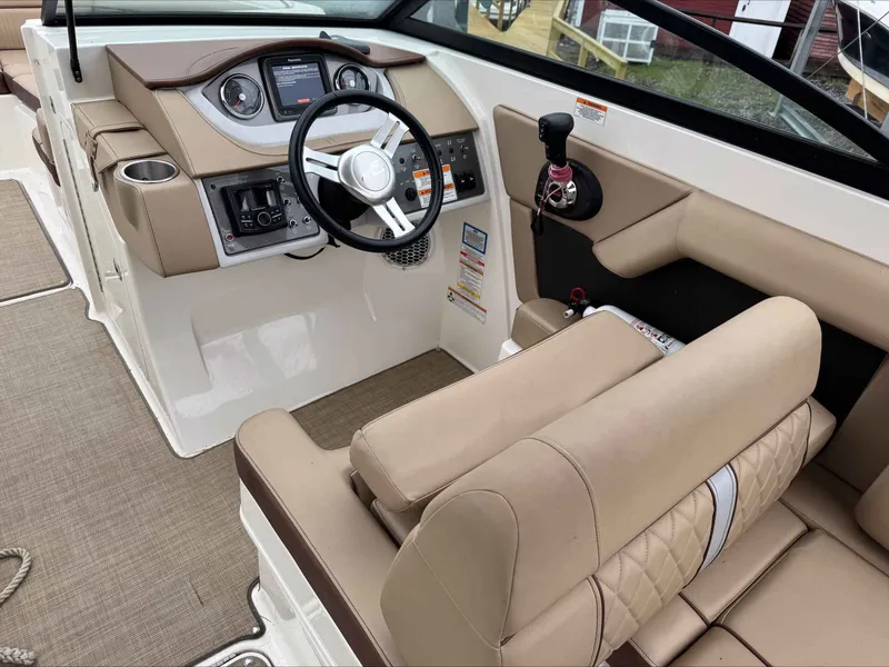 Slide: The Image of Sea Ray SDX 270 2017 - 13