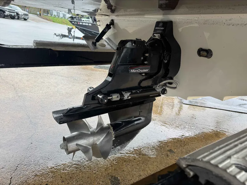 Slide: The Image of Sea Ray SDX 270 2017 - 8