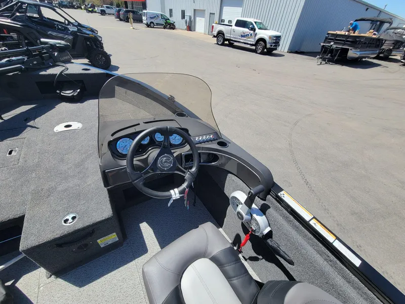 Slide: The Image of 2023 Crestliner 1750 Fish Hawk SE SC boat interior with steering wheel and dashboard. - 18