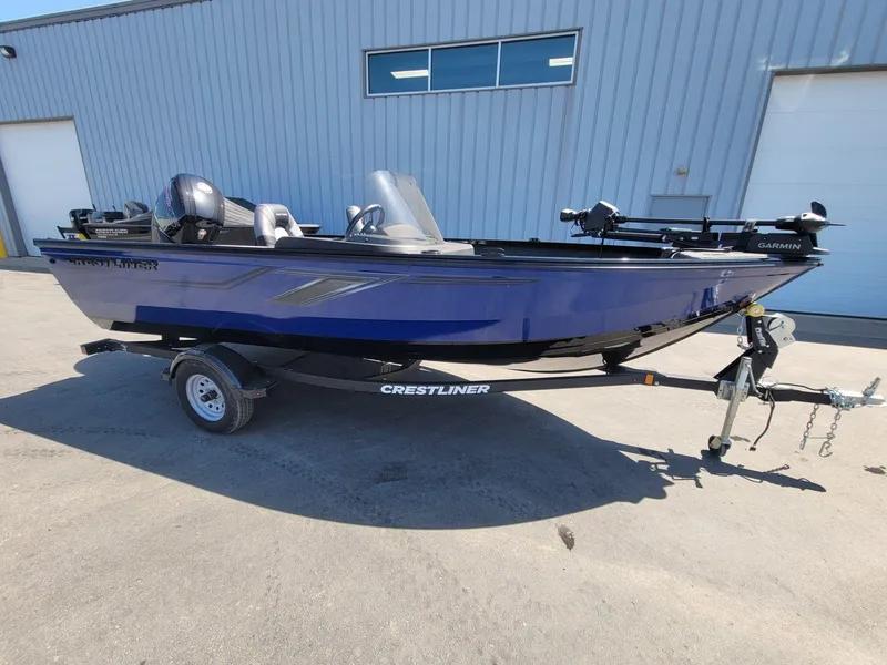 Slide: The Image of 2023 Crestliner 1750 Fish Hawk SE SC boat on trailer, parked outdoors. - 4