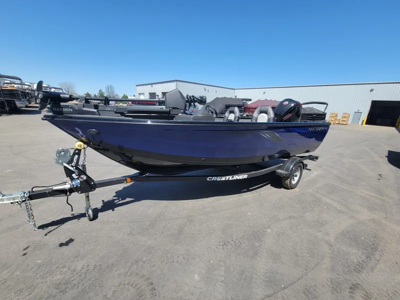 Slide: The Image of 2023 Crestliner 1750 Fish Hawk SE SC boat on trailer, parked outdoors. - 7