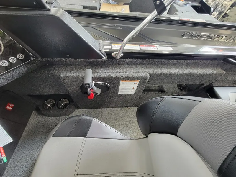 Slide: The Image of Crestliner 1750 Fish Hawk WT 2025 - 10