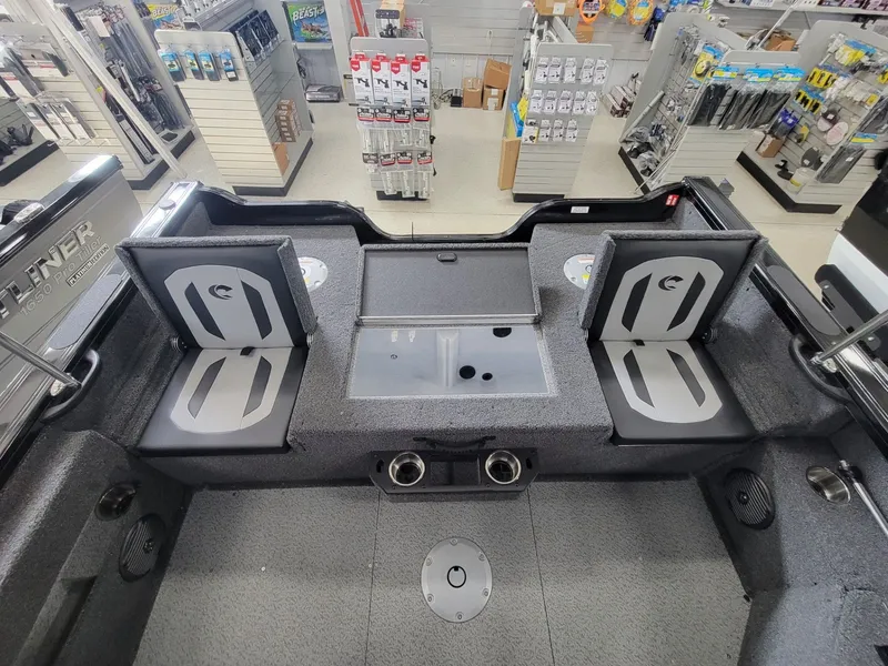 Slide: The Image of Crestliner 1750 Fish Hawk WT 2025 - 12