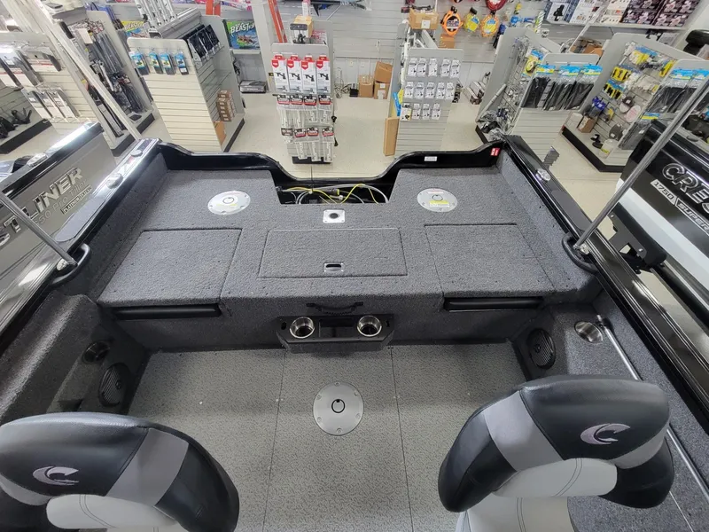 Slide: The Image of Crestliner 1750 Fish Hawk WT 2025 - 14