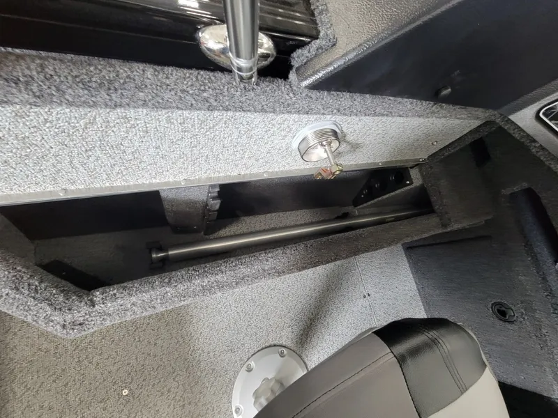 Slide: The Image of Crestliner 1750 Fish Hawk WT 2025 - 16