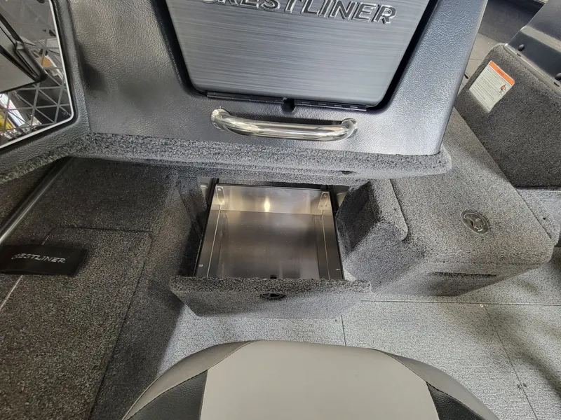 Slide: The Image of Crestliner 1750 Fish Hawk WT 2025 - 18