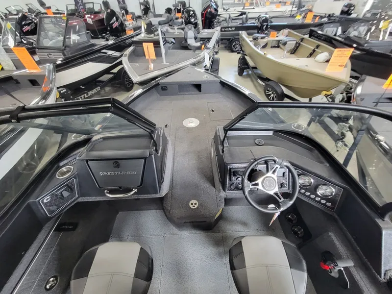 Slide: The Image of Crestliner 1750 Fish Hawk WT 2025 - 3