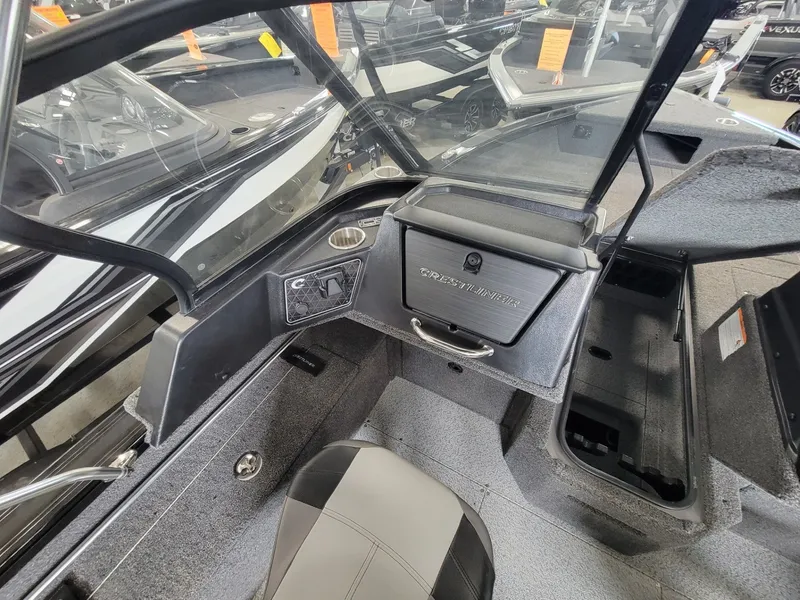 Slide: The Image of Crestliner 1750 Fish Hawk WT 2025 - 6