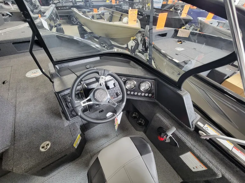 Slide: The Image of Crestliner 1750 Fish Hawk WT 2025 - 8