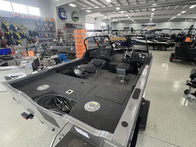 Slide: The Image of Crestliner 1850 Fish Hawk WT 2025 - 3