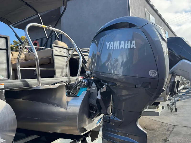 Slide: The Image of 2023 Godfrey SWEETWATER 2286 SB pontoon boat with Yamaha outboard motor. - 39