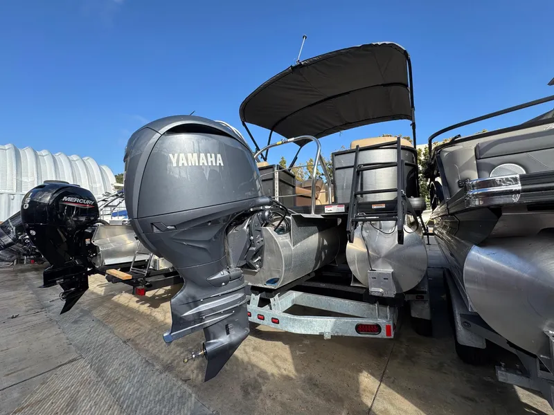 Slide: The Image of 2023 Godfrey SWEETWATER 2286 SB pontoon boat with Yamaha outboard motor. - 41