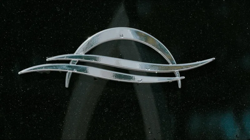 Slide: The Image of Silver emblem on 2025 G3 SunCatcher Select 20 Cruise boat. - 20