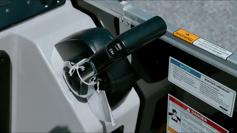 Slide: The Image of Throttle control of 2025 G3 SunCatcher Select 20 Cruise boat with safety warnings. - 8