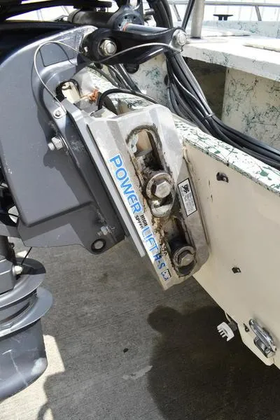 Slide: The Image of 1998 Kenner 21V CC Tunnel boat with Power Lift system, close-up of motor mount. - 9