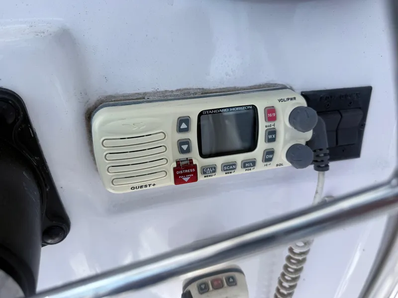 Slide: The Image of Boat radio equipment on a 2005 Pro-Line 23 WA, featuring a Standard Horizon model. - 9