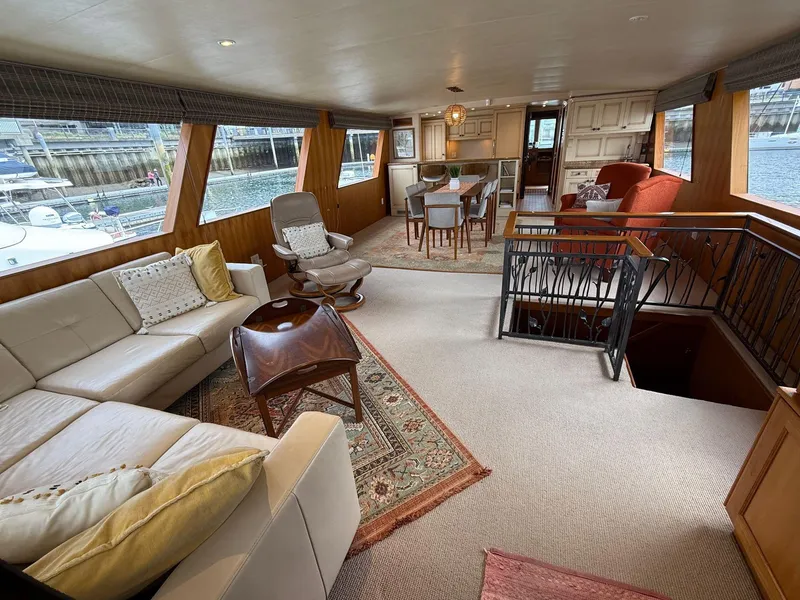 Slide: The Image of Hatteras 72 - Salon - 4