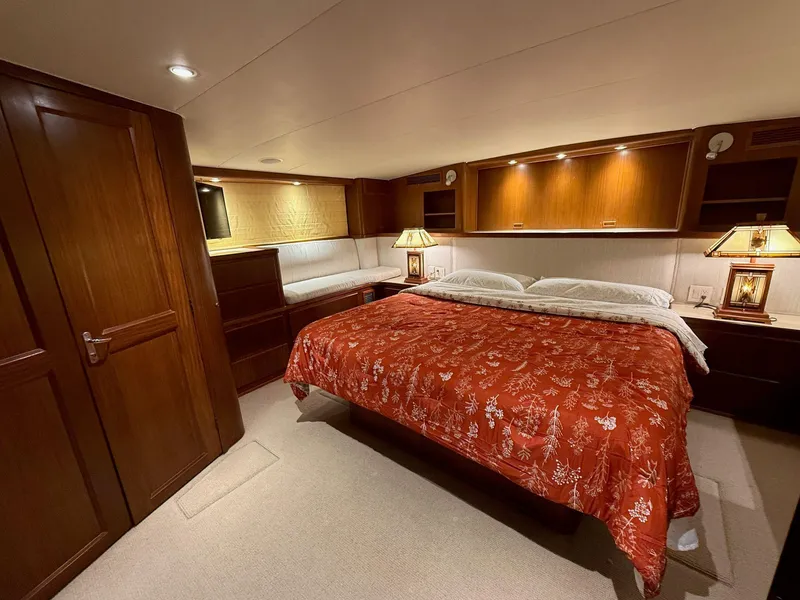 Slide: The Image of Hatteras 72 - Owner's Cabin - 6