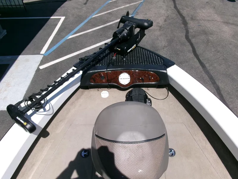 Slide: The Image of 2005 Tracker Tundra 18 DC boat with trolling motor and seating. - 4