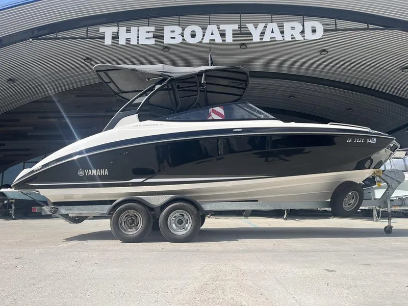 Slide: The Image of 2018 Yamaha 242 Limited S E-Series boat on trailer at The Boat Yard. - 4