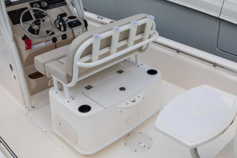 Slide: The Image of 2023-Boston-Whaler-210-Montauk-MarineMax - 19