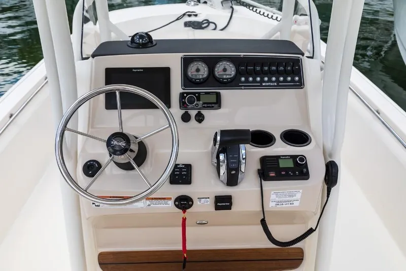Slide: The Image of 2023-Boston-Whaler-210-Montauk-MarineMax - 22