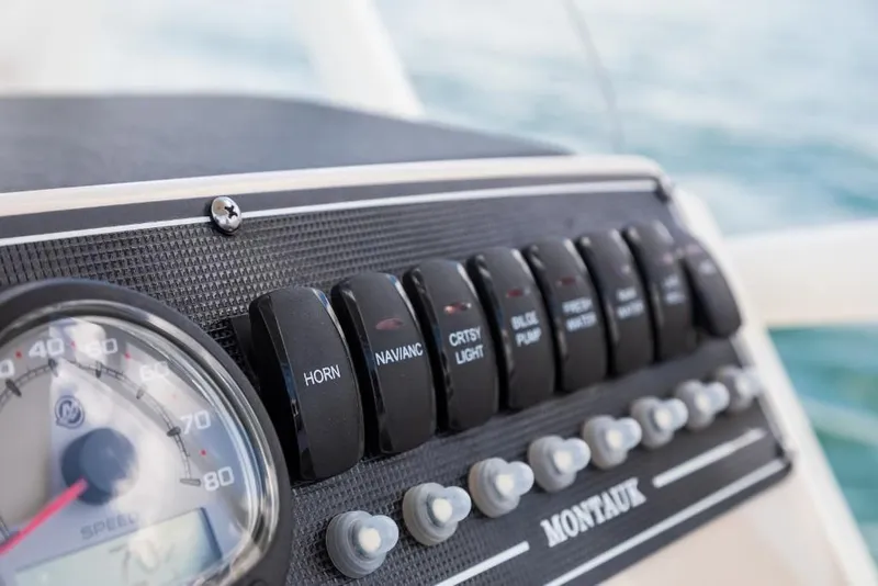 Slide: The Image of 2023-Boston-Whaler-210-Montauk-MarineMax - 32