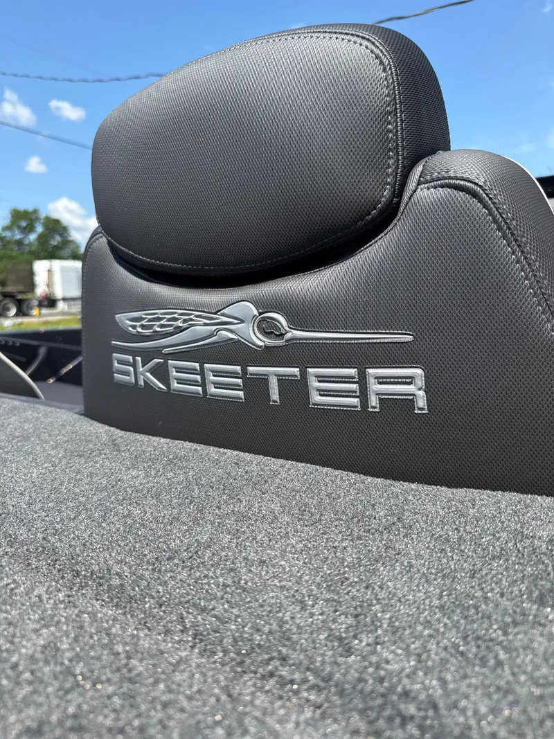 Slide: The Image of Skeeter ZX200 2025 - 11