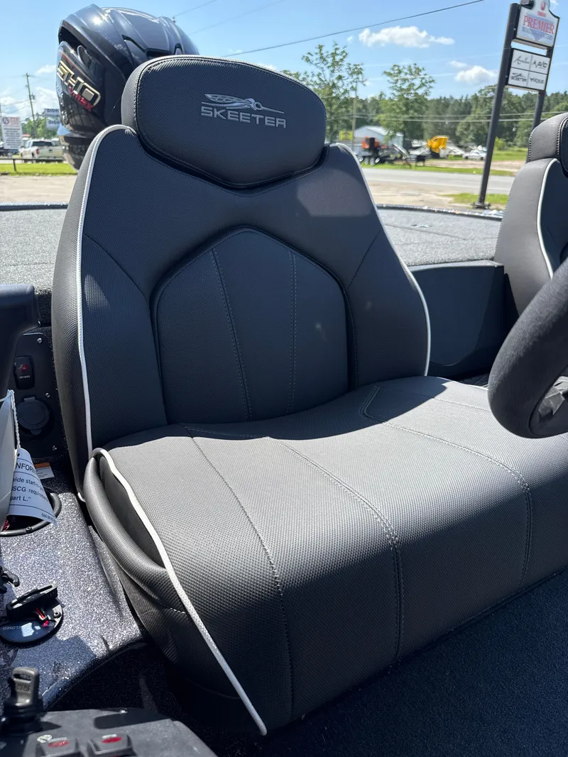 Slide: The Image of Skeeter ZX200 2025 - 12