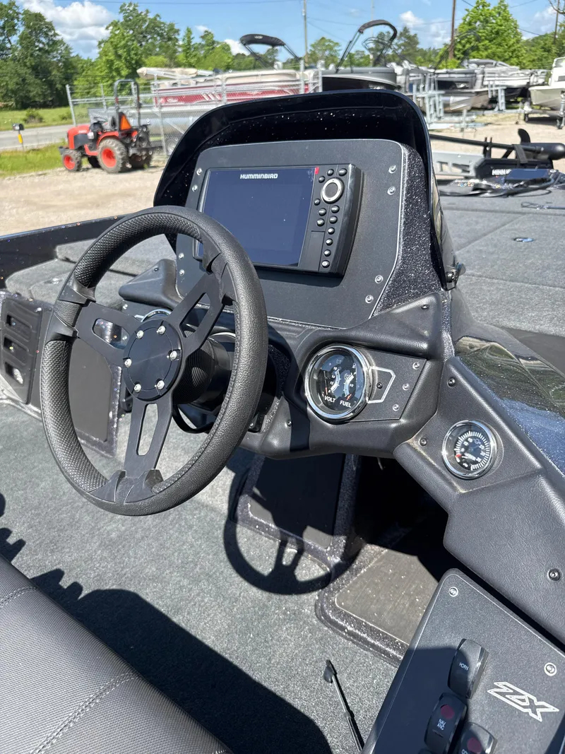 Slide: The Image of Skeeter ZX200 2025 - 13