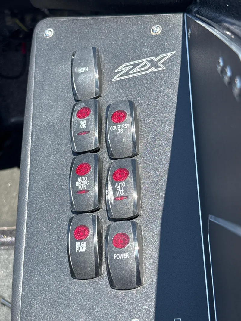 Slide: The Image of Skeeter ZX200 2025 - 14